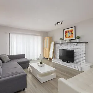 Apartment Huge 4 Bedroom Upper, Vancouver